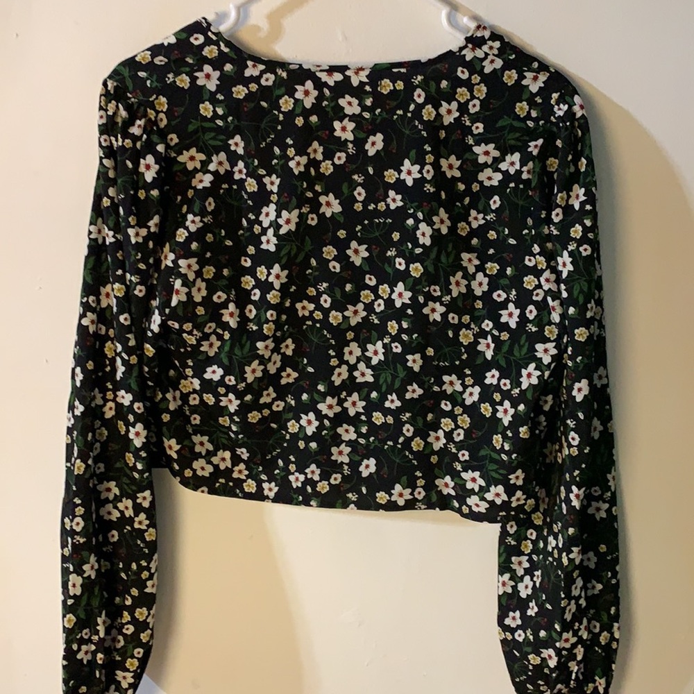 Black floral cropped top cardigan tie style open front tie front - Picture 6 of 8